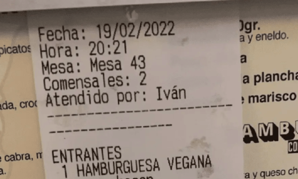 El ticket de un restaurante se viralizó por un ingrediente extra en una hamburguesa vegana
