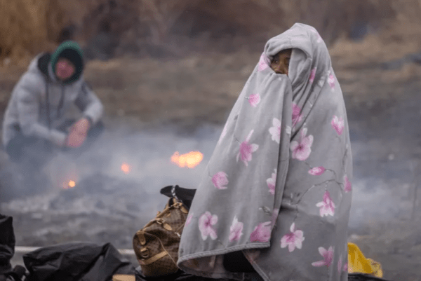 Refugiados escapan de Ucrania y queman sus ropas para combatir el frío: relato en primera persona