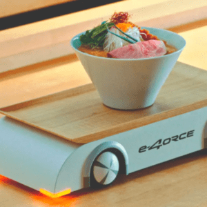 Video: Nissan desarrolló una bandeja de entrega de comidas para un restaurante, en base a su sistema e-4FORCE