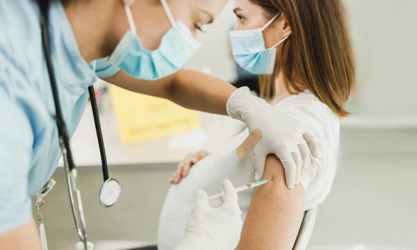Vacunas contra Covid: científicos descubren un nuevo efecto secundario, ¿cómo es y cuáles son los síntomas?