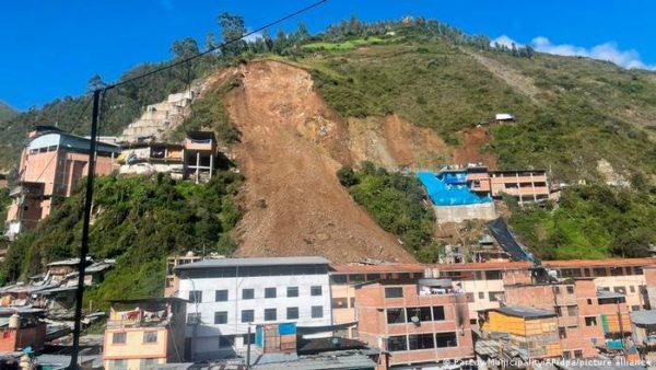 Un alud de piedra y lodo sepultó más de 50 casas en Perú: hay desaparecidos