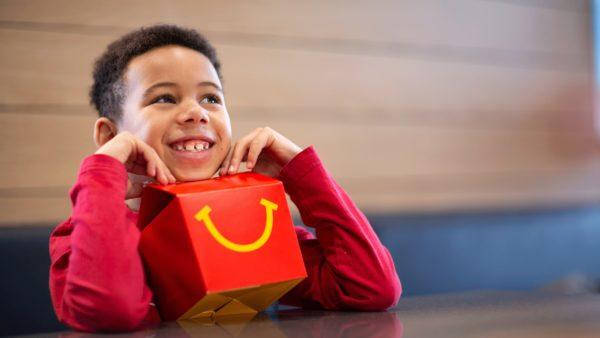 Cambia la Cajita Feliz de McDonald’s: Arcos Dorados avanza en la evolución a juguetes 100% sustentables