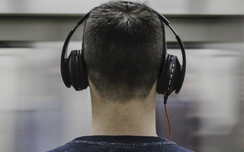 Día Mundial de la Audición: más de mil millones de jóvenes pueden perder audición por escuchar música alta, según ONU