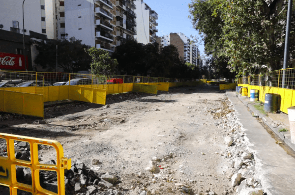 Parque lineal en Caballito: hace un mes que la obra está frenada y los comerciantes de la zona están desesperados