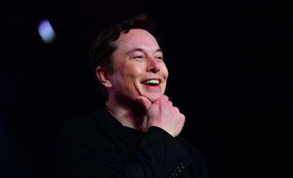 Un Gobernador nacional le hizo un particular pedido a Elon Musk: ¿Cuál fue la respuesta del flamante dueño de Twitter?