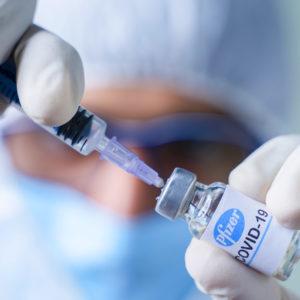 Vacuna contra el Covid-19: revelaron más de 1000 efectos secundarios de Pfizer