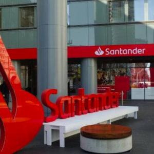 Santander deja de pedir el trámite de “fe de vida” para jubilados y pensionados