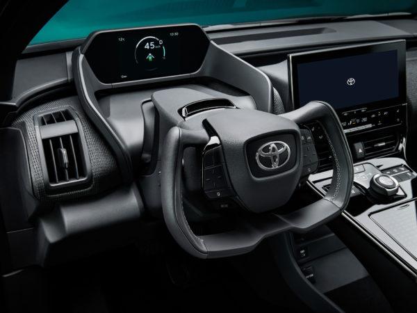 Toyota presentó cuatro nuevos vehículos: dos híbridos, uno eléctrico y otro que utiliza celdas de hidrógeno