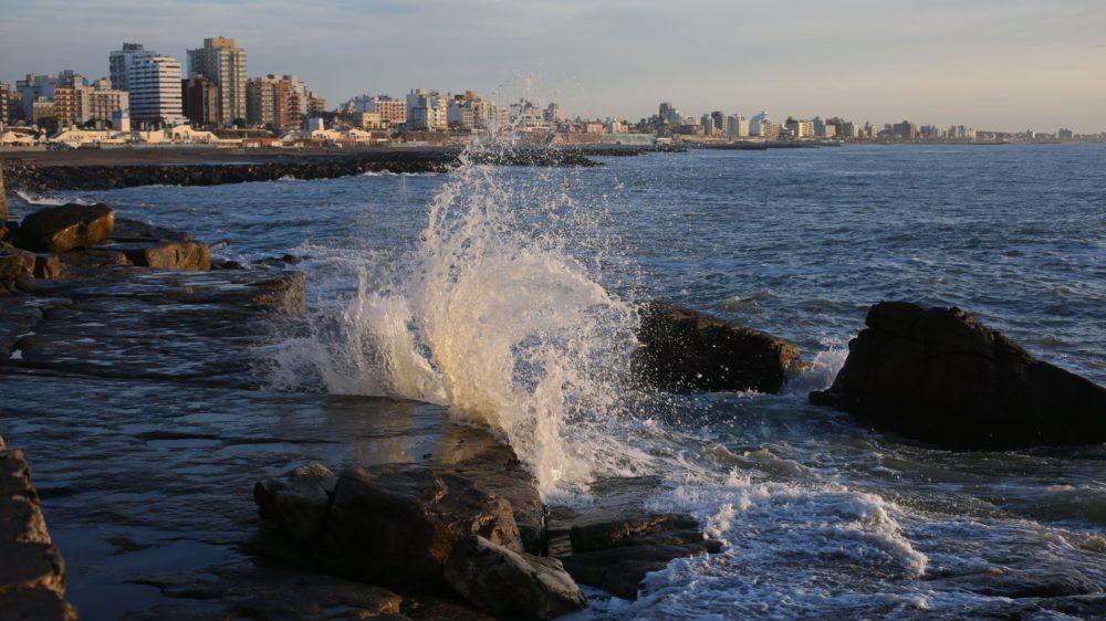 Ingenieros argentinos buscan generar energía con las olas del mar