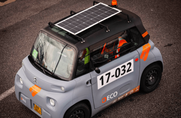 Así son los coches eléctricos con paneles solares que planean revolucionar los aeropuertos
