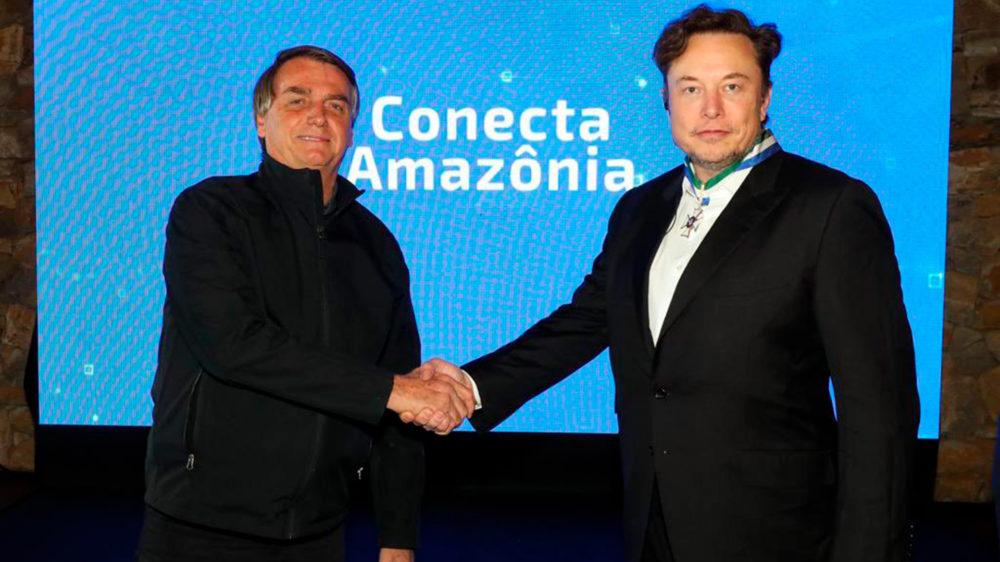 Musk y Bolsonaro cerraron un acuerdo para hacer un monitoreo medioambiental de la selva amazónica con SpaceX