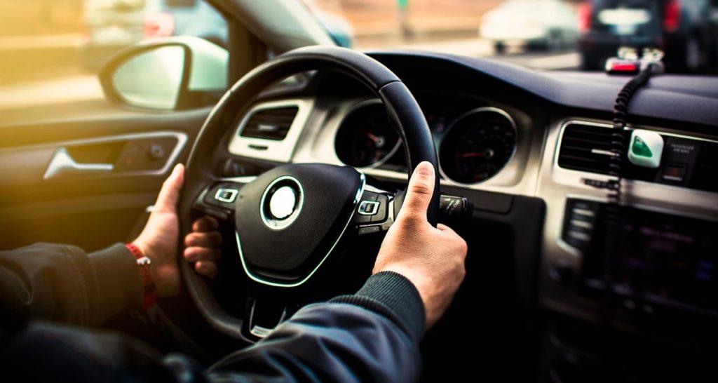 Autos que consumen menos: 5 trucos para manejar, ahorrar combustible y ser más sustentable