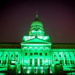 Edificios emblemáticos se iluminaron de color verde por el Día Mundial del Ambiente