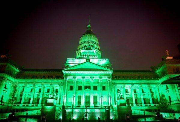 Edificios emblemáticos se iluminaron de color verde por el Día Mundial del Ambiente