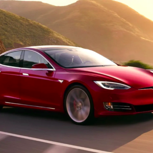 Un auto eléctrico de Tesla superó los 320 km/h, ¿cuál fue el truco para lograrlo?