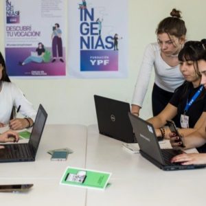 Lanzan cursos gratuitos de diseño y programación web para mujeres: cómo participar