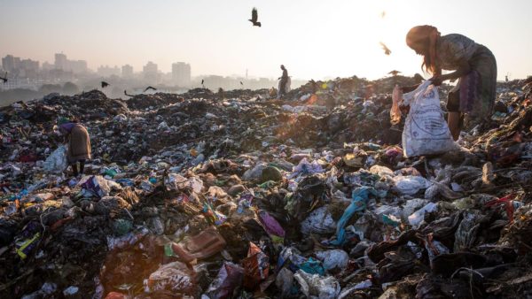 Qué país asiático prohibió los plásticos de un solo uso para reducir la alta contaminación de los ríos