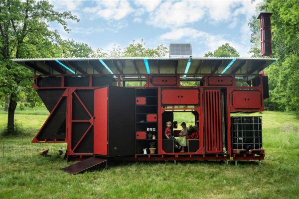 En imágenes: esta tiny house sustentable cuenta con energía solar, ¡y hasta un gallinero!