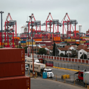 La Aduana investigará a centenares de empresas que accedieron al dólar oficial a través de cautelares