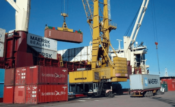 Puerto Rosario incumplió el pago de aumentos salariales y pretende despedir a 200 estibadores