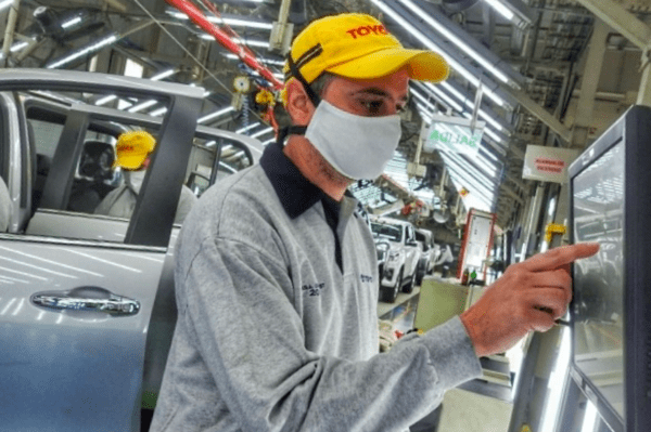 Toyota busca empleados en Argentina y ofrece sueldos de hasta $326 mil: cómo enviar el cv