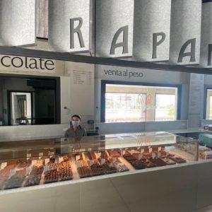 Rapanui busca empleados para sus locales y ofrece sueldos de hasta $244 mil: cómo enviar el cv