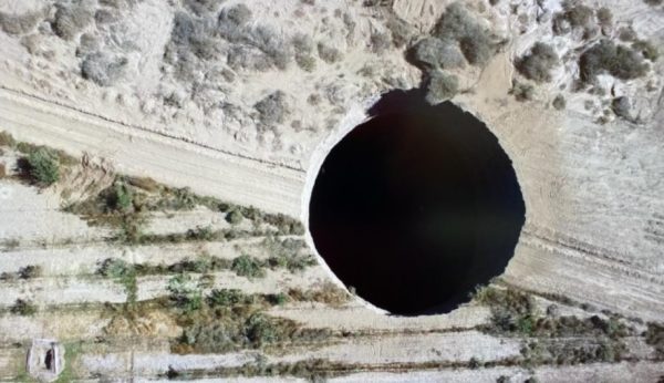 Chile: investigan la aparición de un misterioso agujero de 32 metros cerca de una mina de cobre
