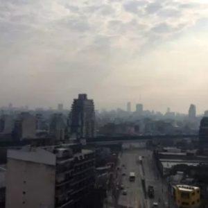 Humo en Buenos Aires: a qué se debe el fuerte olor a quemado que se siente en la Ciudad y el conurbano