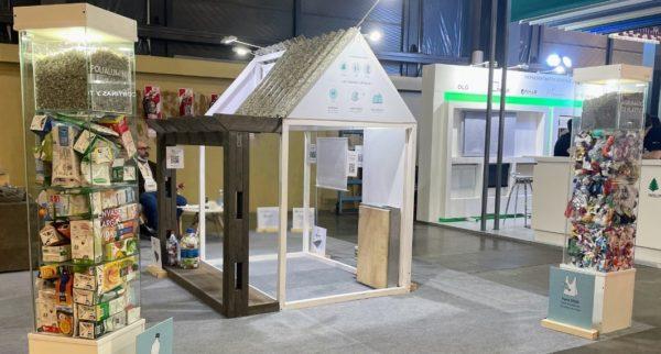 Economía regenerativa en Santa Fe: construyen casas con materiales 100% reciclados, ¿cuánto salen?