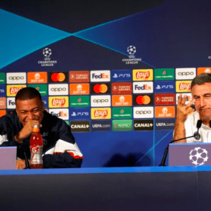 Le preguntaron por la eficiencia energética, y Mbappé se rió junto al entrenador del PSG: esta fue la respuesta irónica