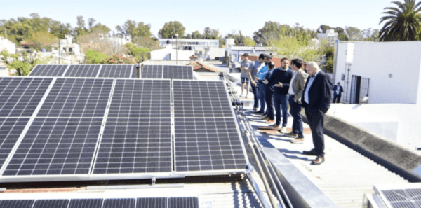 Así es la primera estación de servicio con energía solar en La Plata