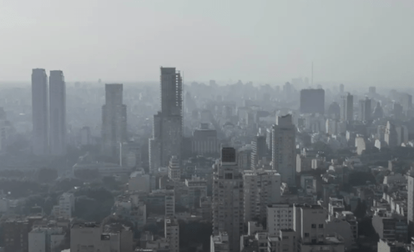 Hay preocupación en Rosario porque el humo de los incendios en el delta podría volver a la ciudad