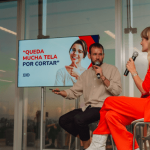 Una tarjeta presentó la primera colección de prendas sin distinción de género para sus empleados