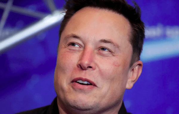 Un empleado de Twitter le respondió a Elon Musk y el empresario lo despidió adelante de todos