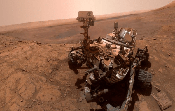 En imágenes: un robot explorador de la NASA encontró un “pato” en Marte