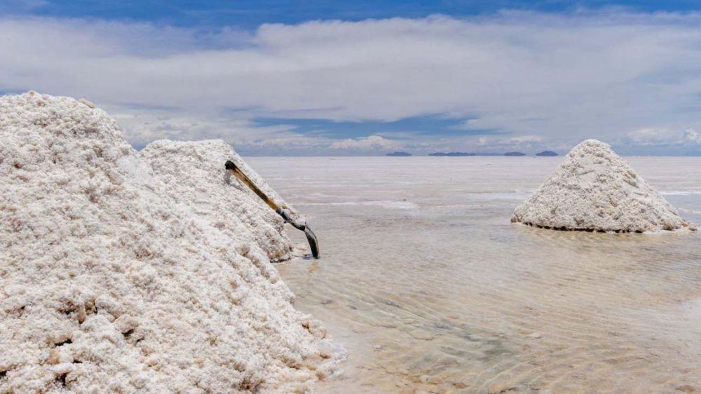 Bolivia firma contrato millonario con empresa china para la industrialización del litio en Uyuni