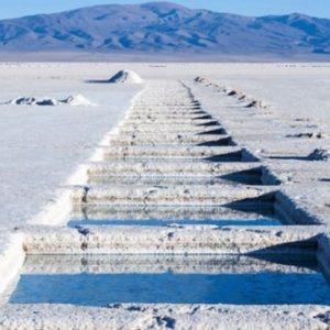 El plan para industrializar la producción de litio en Bolivia ya genera resistencia