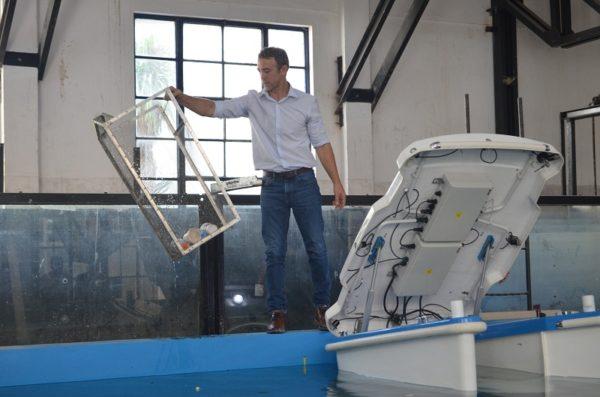 Así funciona el primer robot solar que recolecta residuos en el agua