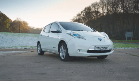 Un experto mostró la poca durabilidad que tiene la batería de un auto eléctrico de Nissan