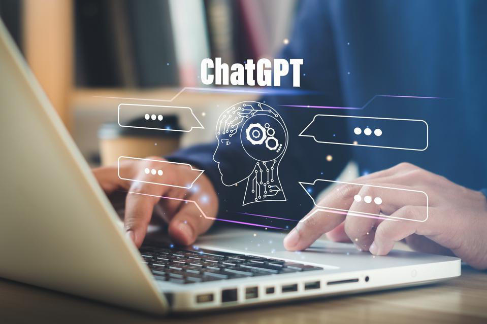 Qué es ChatGPT, cómo funciona y qué usos se le puede dar