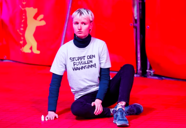 Berlinale 2023: dos activistas contra el cambio climático se pegaron a la alfombra roja 