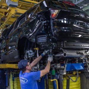 Ford despedirá a casi 4000 trabajadores para reestructurar la empresa y el sindicato se opone