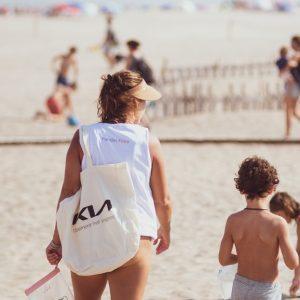 Esta automotriz coreana contribuye para mantener las playas y océanos libres de residuos