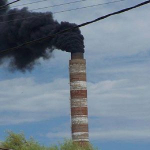 Multan a una filial de Pampa Energía por emisión de humos negros