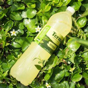 Esta empresa de bebidas presentó su primera botella 100% reciclada