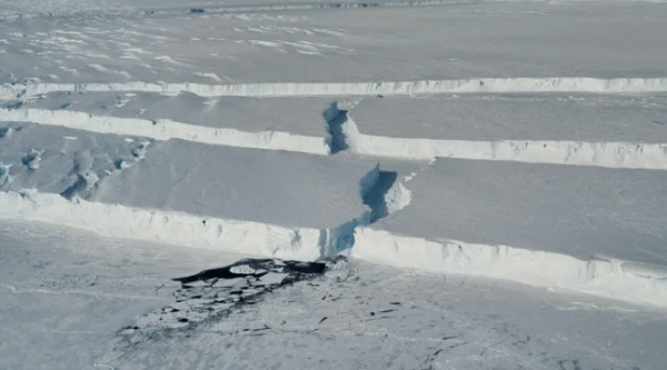 La NASA reveló imágenes de la aparición de un “iceberg tabular” y sorprendió a muchos en redes sociales