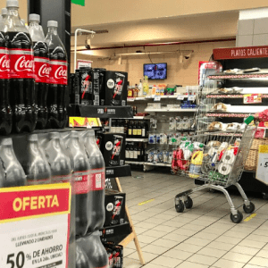 Comercio imputó a Coca Cola por aumentar precio en locales de barrio, con el fin de recuperar ganancias