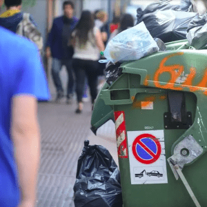 Clausuraron a tres reconocidos restaurantes por tirar basura en lugares indebidos