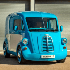 En imágenes: así es la nueva furgoneta eléctrica de Morris, inspirada en el icónico J-Type