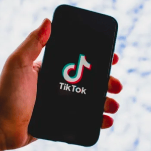 TikTok prohíbe la desinformación acerca del cambio climático
